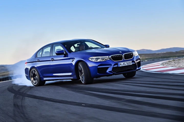 Bmw M5 F90 MY 2017: prime immagini ufficiali