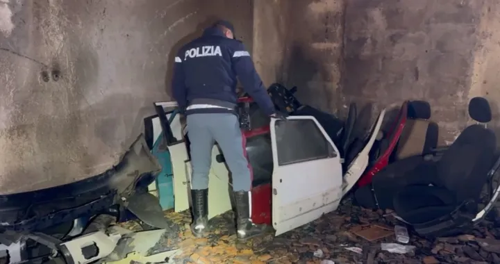 Pezzi d'auto rubati e mercato nero: la polizia svela un giro milionario