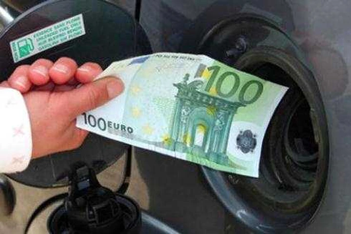 Aumento accise benzina: prezzo carburanti oltre 1,70 euro