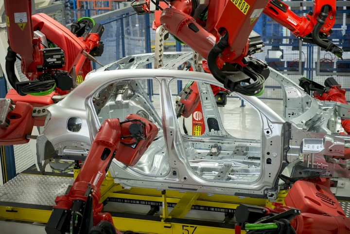 Mercato auto: in Europa crescita del 14,3%