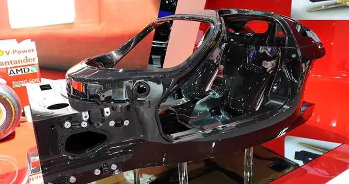 Ferrari F70: il telaio al Salone di Parigi