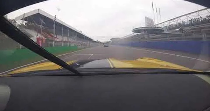 Ferrari 599XX EVO a Monza con Benjamin Sloss: allacciate le cinture [Video]
