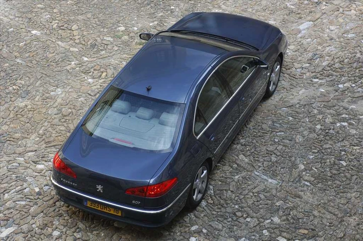 PEUGEOT 607