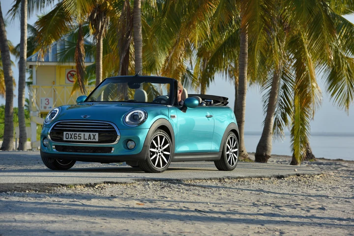 Nuova Mini Cabrio 2016: immagini ufficiali