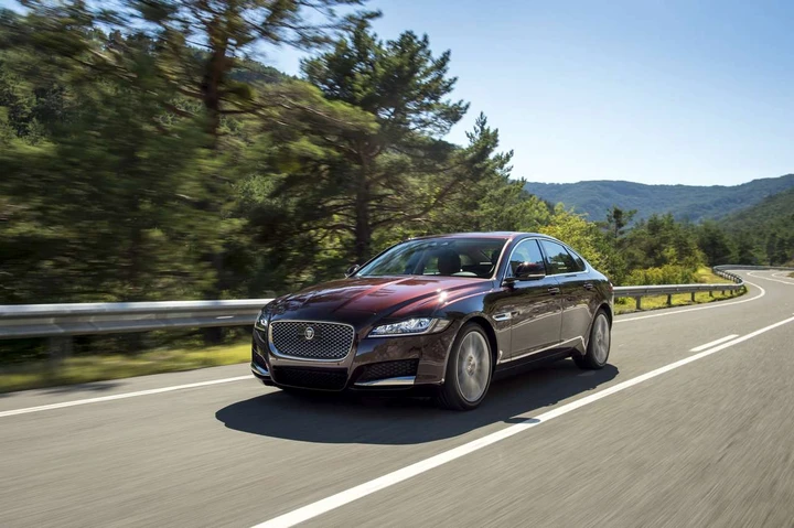 Jaguar XF 2016: nuove immagini