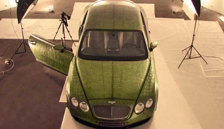 Una Bentley Continental GT... coccodrillo
