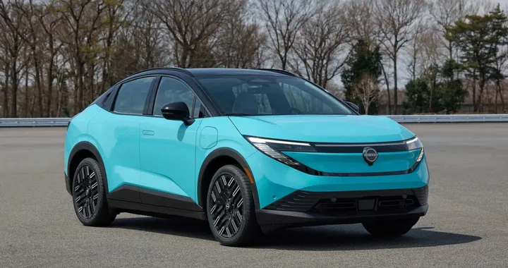 Nissan Leaf 2025: la compatta che diventa crossover e cambia tutto