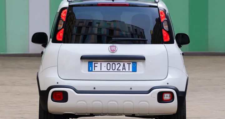 Le auto più vendute a giugno 2024: ancora Fiat Panda in testa