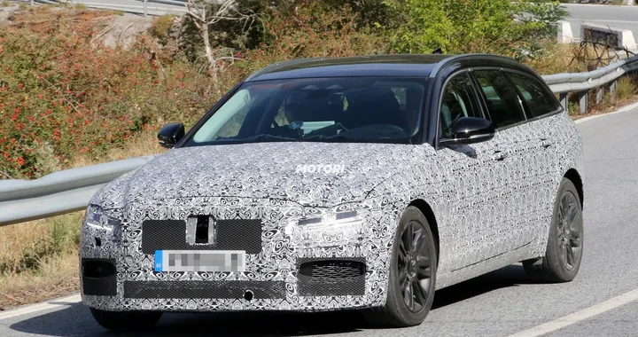 Jaguar XF Sportbrake: le foto spia del restyling