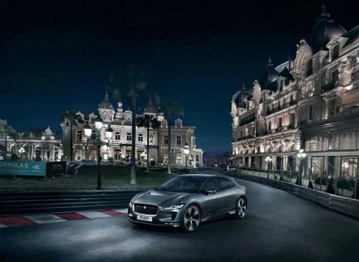 Jaguar I-Pace: il crossover elettrico testato sul circuito del Gp di Monaco