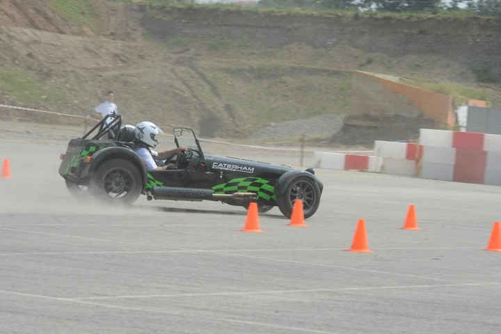 Caterham Experience: a scuola di derapate