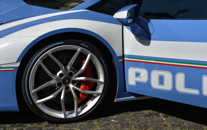 Lamborghini Huracan: nuovo esemplare consegnato alla Polizia