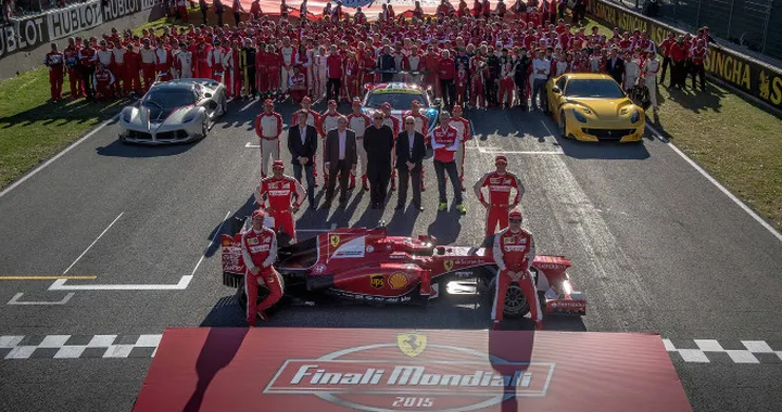 Finali Ferrari: bagno di folla per le rosse al Mugello
