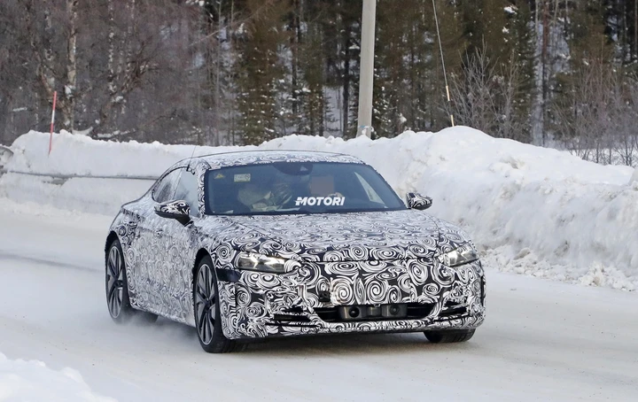 Audi e-Tron GT, la berlina sportiva elettrica spiata sulla neve