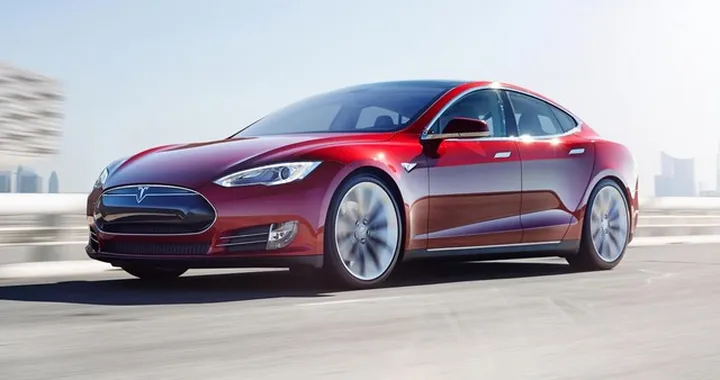 Tesla pensa ad un network per la ricarica delle sue auto