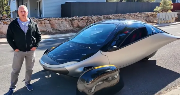 Route 66 a energia solare: Aptera percorre 482 km senza ricaricare