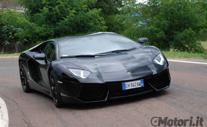 Lamborghini Aventador LP 700-4: la prova su strada