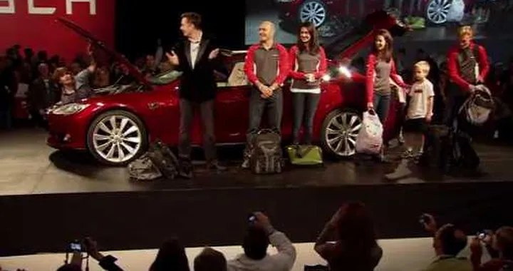Tesla Model S Beta, svelata da Elon Musk
