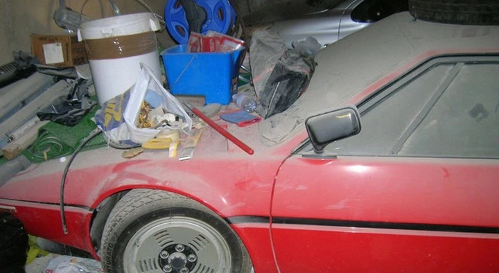 Il mistero della Bmw M1 nascosta in un garage da 34 anni