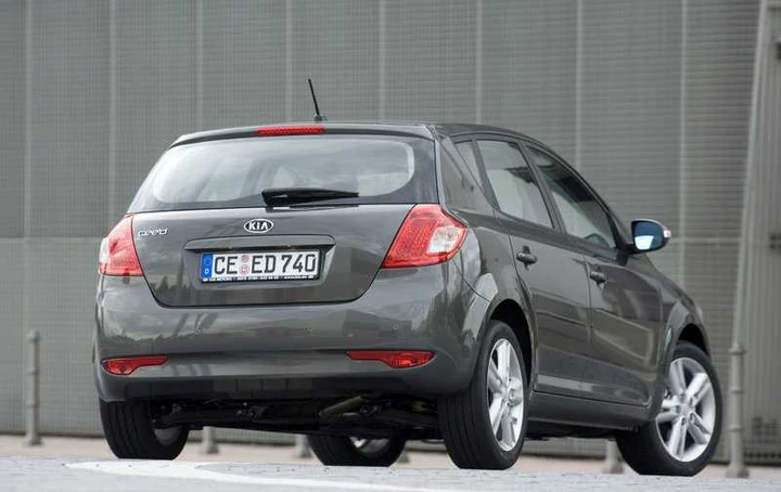 Kia Cee'd: prime immagini del restyling