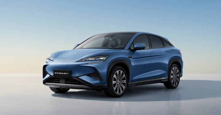 Boom delle vendite EV nel 2025: oltre un milione di veicoli elettrici su gennaio