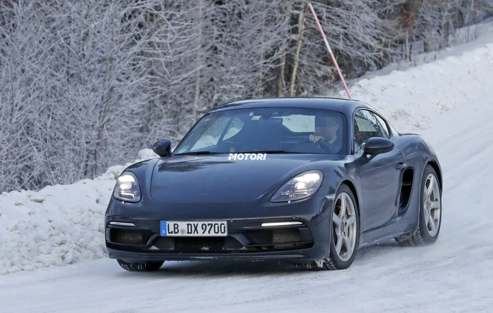 Porsche 718 Cayman GTS 4.0: le foto spia