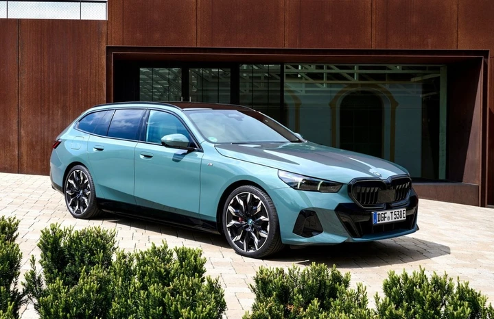 BMW i5 Touring prezzi