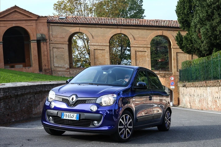 Renault Twingo TCe 90 EDC Lovely, primo contatto