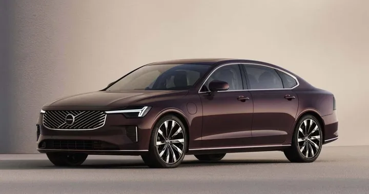 Volvo S90 2025: l’eleganza svedese trova casa nei mercati orientali