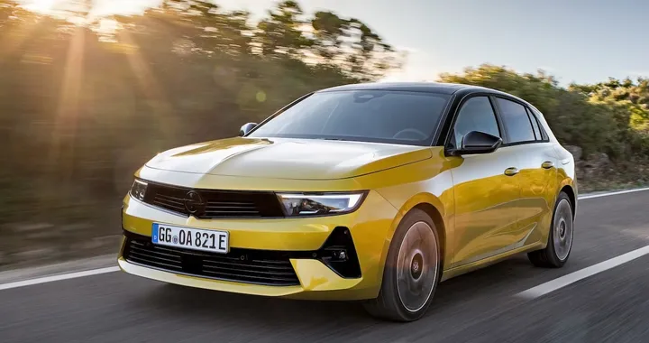Opel Astra 2022, prezzi e versioni: analizziamo il listino