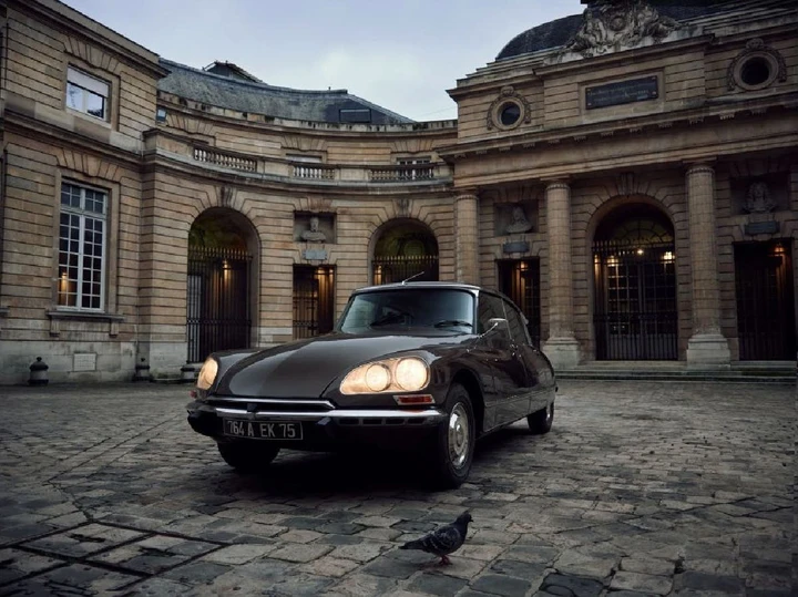 Citroën DS: l'icona automobilistica celebra 70 anni con monete commemorative