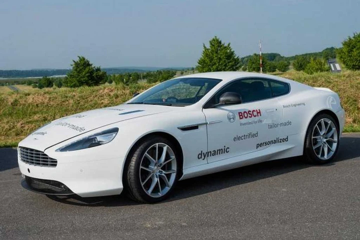 Aston Martin DB9 ibrida plug-in