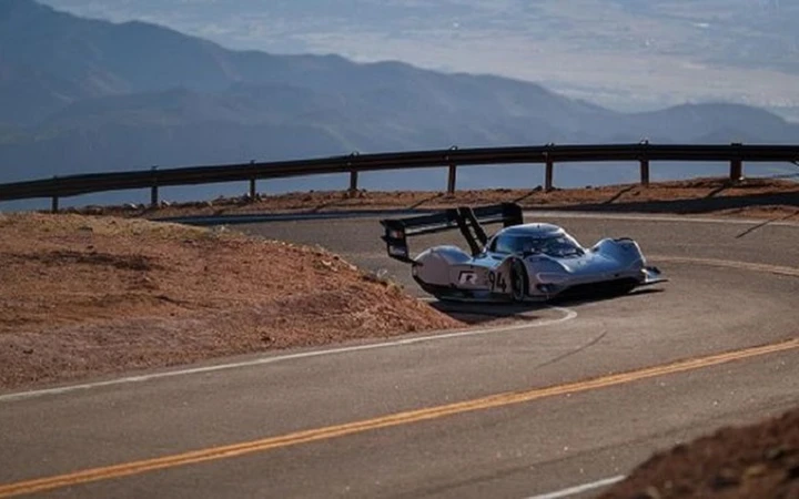 Volkswagen Motorsport punta sull’elettrificazione
