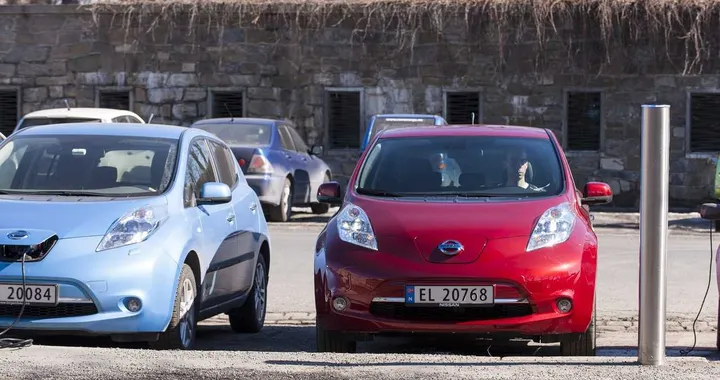 Nissan Leaf 2013: il parcheggio non è mai stato così facile