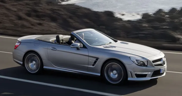 Mercedes SL, la truffa dell’81enne: vende l’auto e poi la ruba