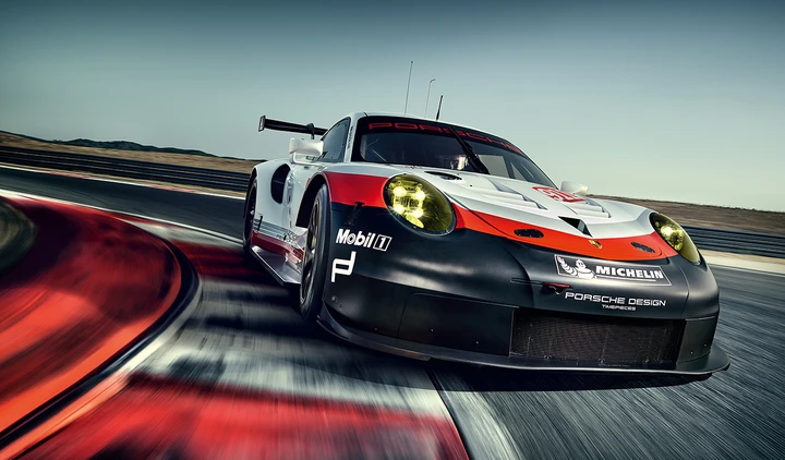 Nuova Porsche 911 RSR: tutti i segreti della nuova vettura da pista tedesca