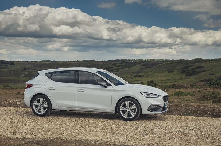 Seat sceglie l’ibrido, non l’elettrico: una mossa geniale?