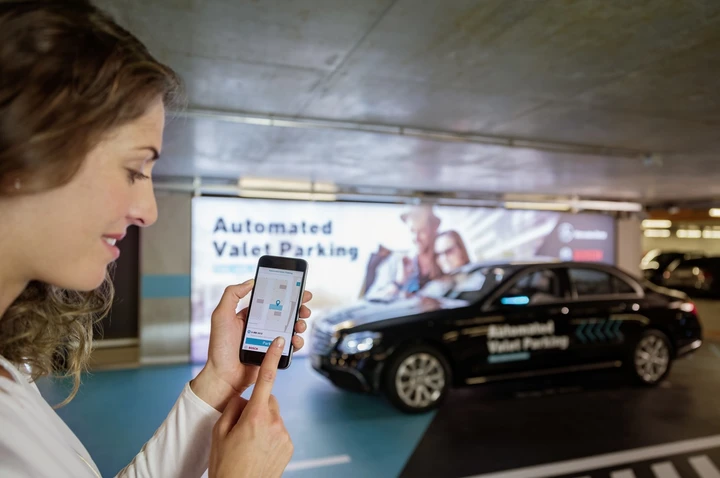 Mercedes e Bosch: presentato il sistema di parcheggio automatico
