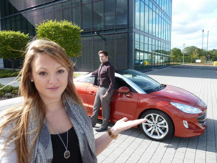 UK: è più facile mantenere l’auto che la ragazza