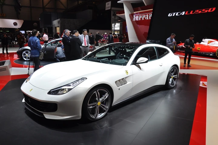 Ferrari GTC4 Lusso al Salone di Ginevra 2016