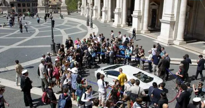 La Lamborghini Aventador al Campidoglio