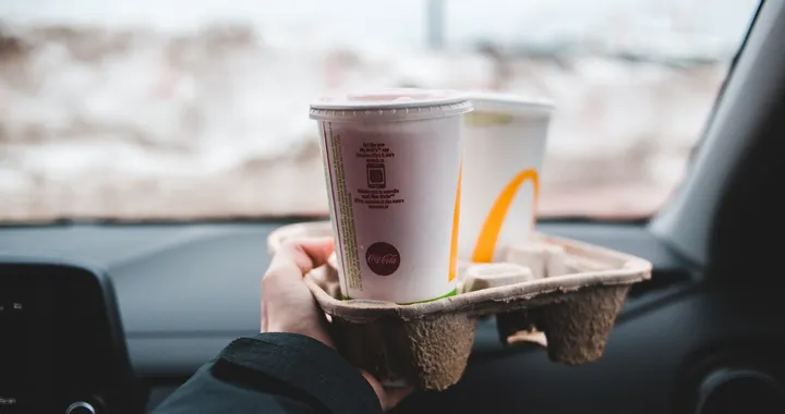Vacanze in auto: la dieta più corretta per viaggiare sicuri