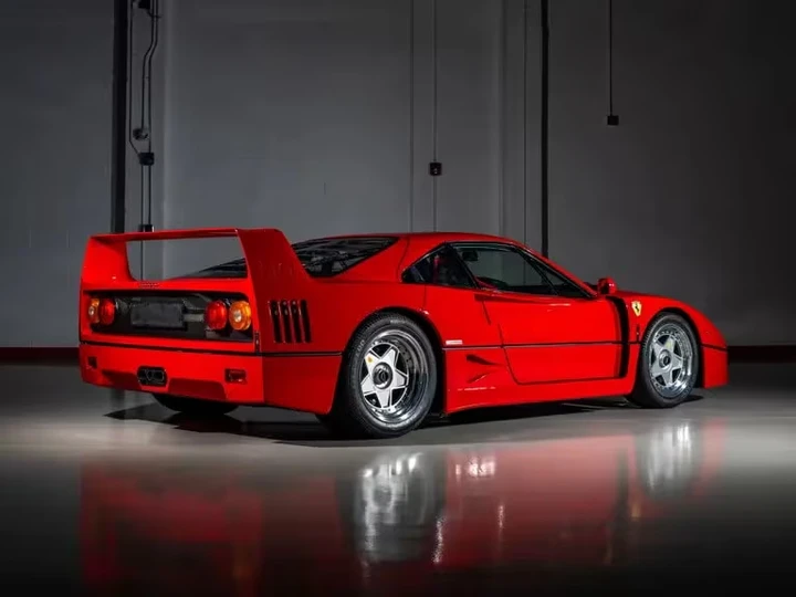 Giallo Ferrari F40: l'auto da 5 milioni finisce in un caso giudiziario