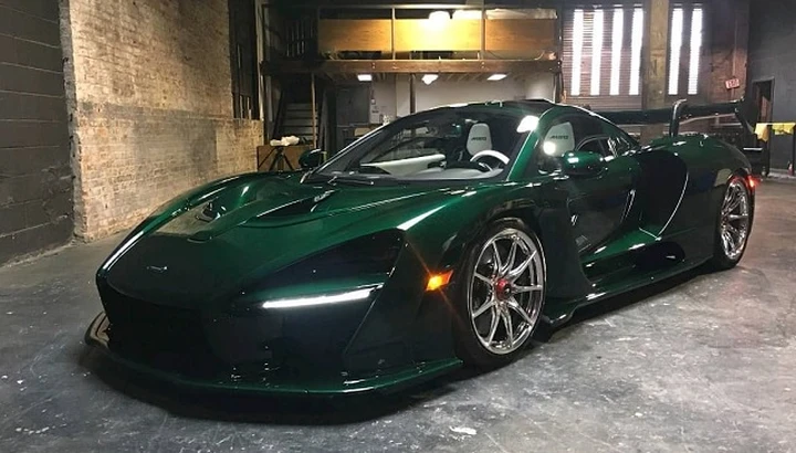 McLaren Senna, consegnato il primo esemplare per gli USA: ecco il video