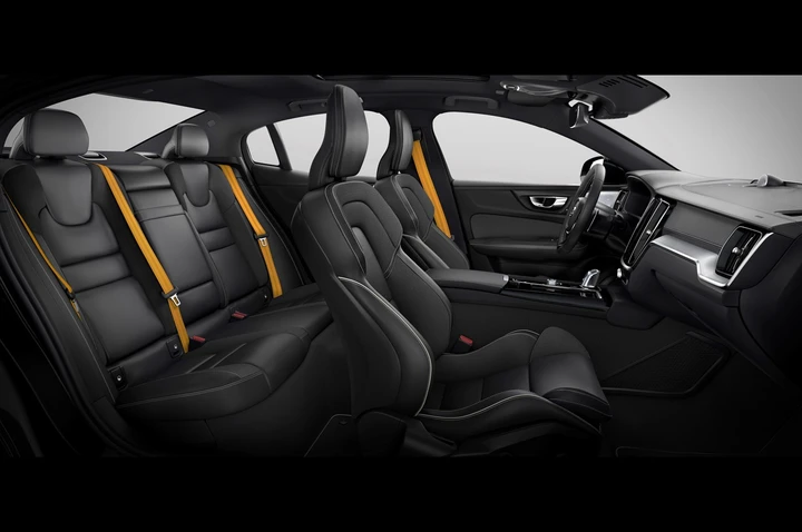 Volvo S60 2019: immagini ufficiali degli interni