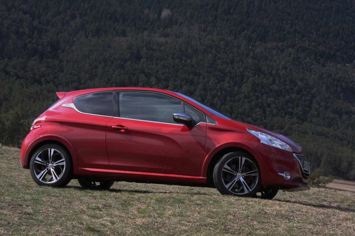 Peugeot 208 GTi: primo contatto