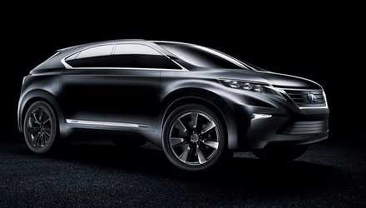 Lexus studia un SUV di medie dimensioni