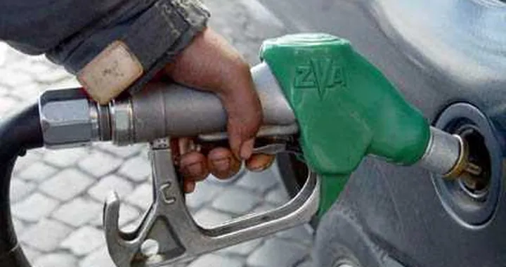 Caro benzina: solo Agip a meno di 1,4 euro