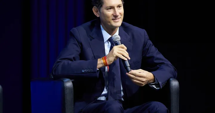 John Elkann conferma il profondo impegno di Stellantis con l’Italia