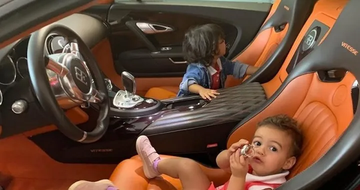 Le figlie di Ronaldo giocano nella Bugatti di papà: ecco il video
